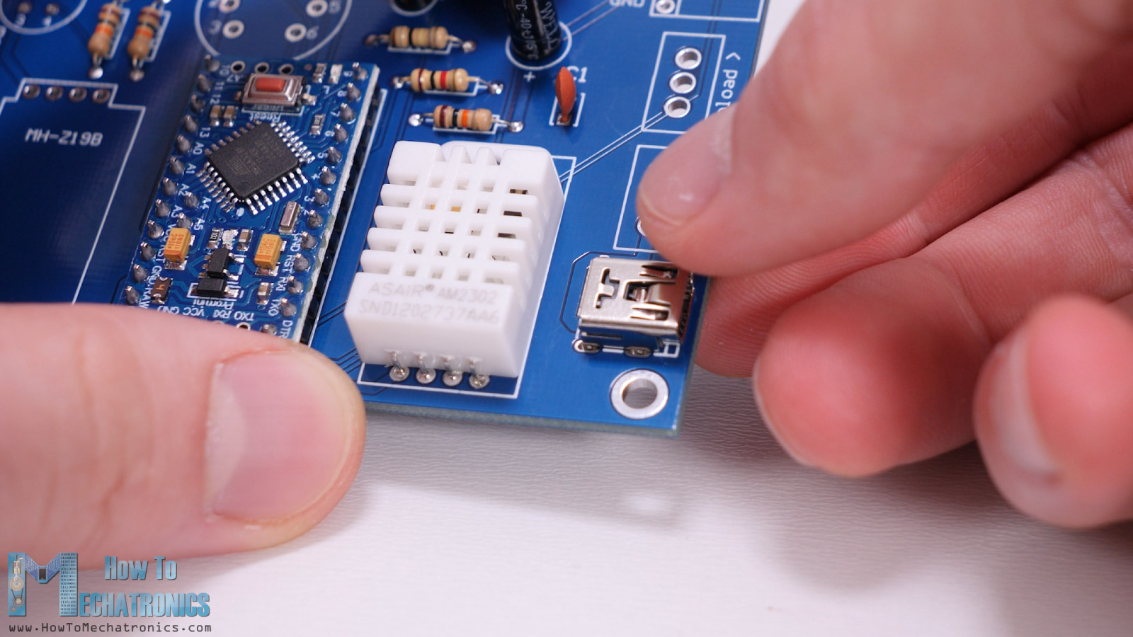 通过Mini USB连接器为Arduino空气质量监测器供电